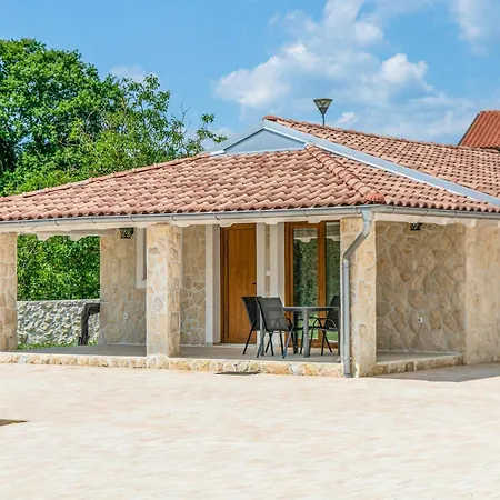 Сasa de vacaciones In With Sauna Susnjevica